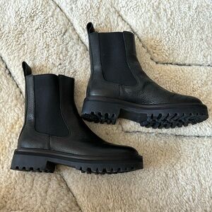 LIKE NEW Reformation Katerina Lug Sole Chelsea Boot in Black Tumbled